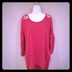 ⬇️3/$25 bundle 🏷 lace and glitter top long sleeve